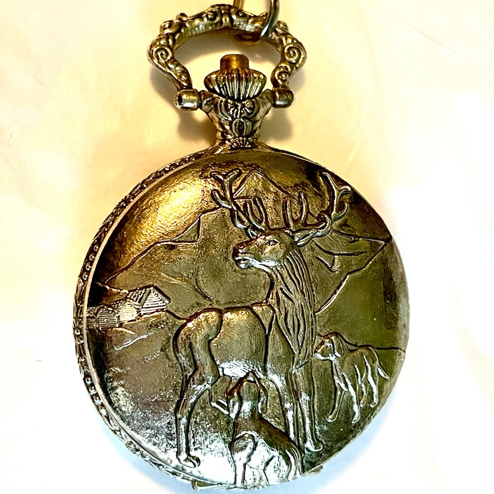 VTG Elk Deer Dogs Cabin Pocket Quartz Movt Watch Floral Plants Leaves Leaf